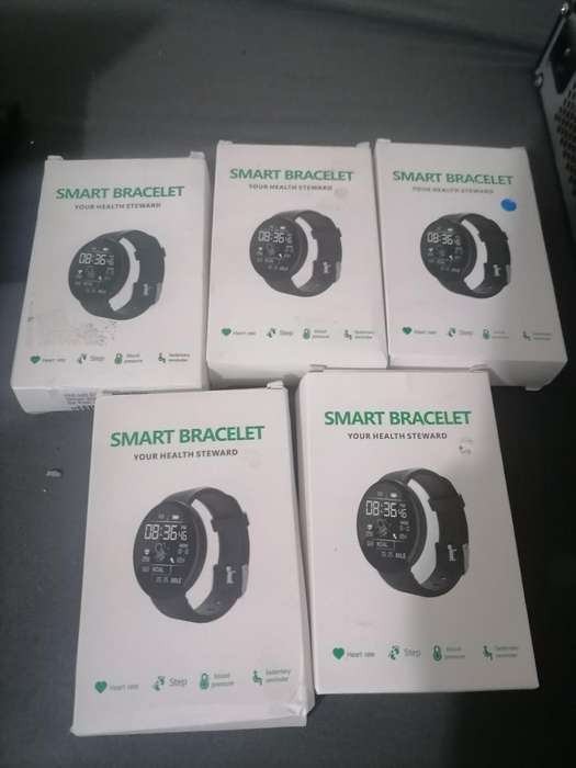 **LOT OF 10 X SMART WATCHESUNTESTED*ONE BID FOR LOT OF 10*