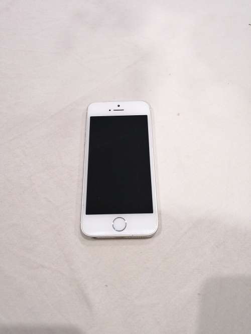 IPHONE SE| 16GB | SILVER EXCELLENT ALMOST NEW 9/10 CONDITION