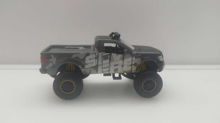 Maisto Ford F-150 XL 1:50 Scale Model