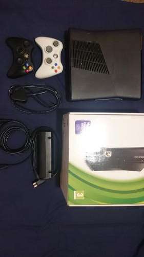 XBOX 360 Arcade + 5 Games