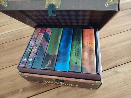 Harry Potter Hardcover Box Set (Trunk with Books 1 - 7)