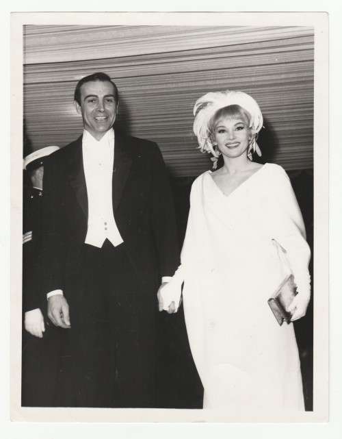 Vintage Press Photograph Newspaper Archive - Sean Connery and Diane Cilento - Royal Film Premier