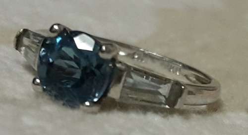 new gold listing~ stunning ladies 9ct white gold ring with blue stone and clear side stones