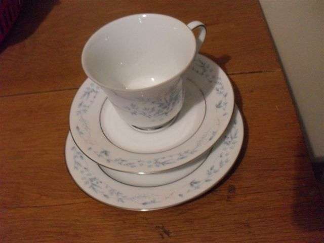 BEAUTIFUL NORITAKE TRIO......CAROLYN DESIGN NO 2693......