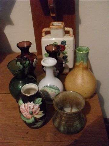 VARIOUS PRETTY  LITTLE VASES FOR 1 BID....