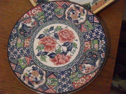 2 X PRETTY IMPERIAL IMARI DISPLAY PLATES (STILL HAVE ORIGINAL STICKERS)