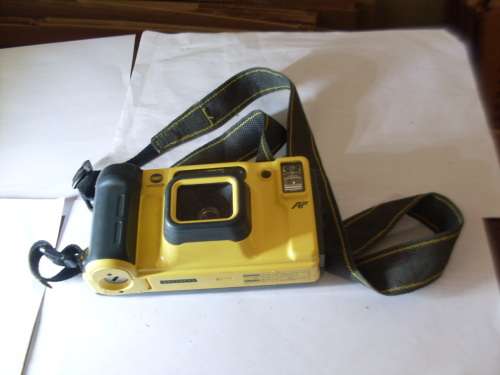 MINOLTA UNDERWATER WEATHERMATIC 35 MM CAMERA WITH STRAP