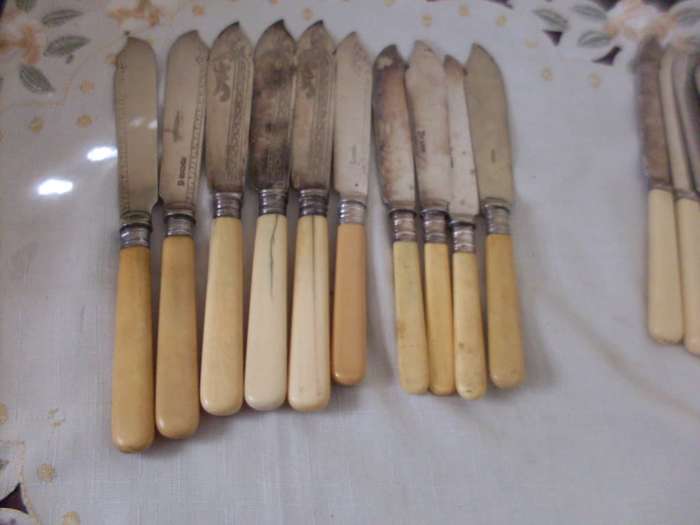 A JOBLOT OF 79 VARIOUS VINTAGE BONE HANDLE FISH KNIVES & FORKS