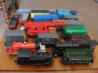 A COLLECTION OF LIMA AND HORNBY MODEL TRAINS ++THOMAS THE TANK ENGINE SERIES