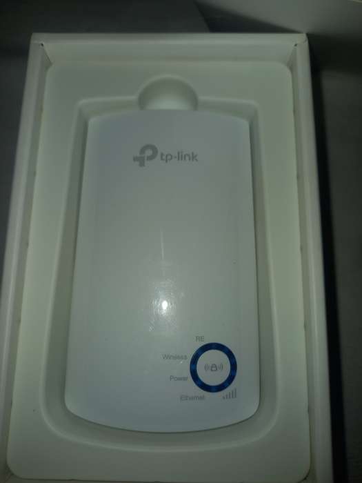 300mbps wifi range extender - compatible with any Wi-Fi Router (never used)