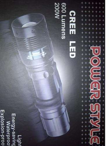 600 Lumen 200W Rechargeable CREE LED Torch with adjustable zoom function (Shipping only R45)