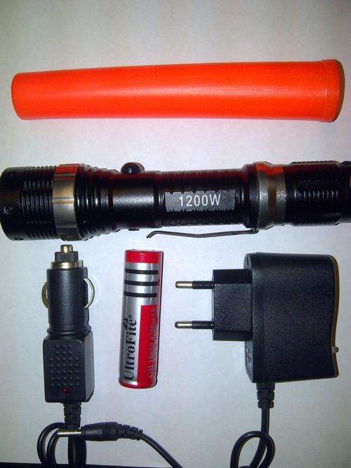 1200 Lumen Rechargeable CREE LED Torch with adjustable zoom function - Includes Glow Stick