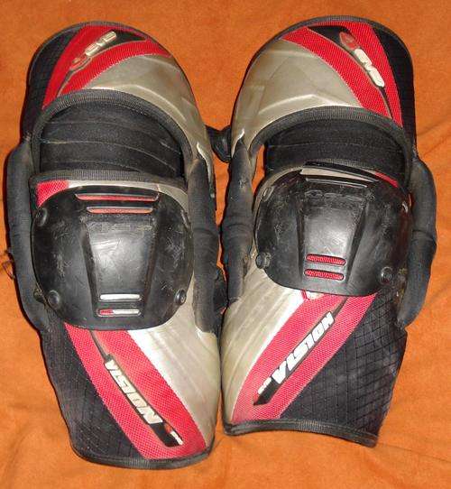 EVS VISION KNEE BRACES (size ADULT large)