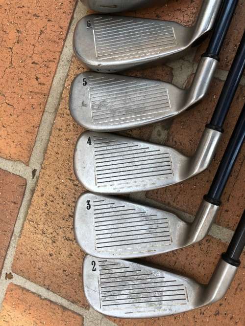 Wow - Callaway irons with graphite shafts and nie grips - Good value