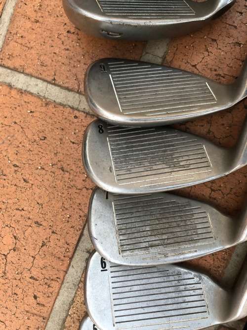 Wow - Callaway irons with graphite shafts and nie grips - Good value