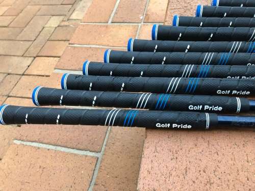 Wow - Callaway irons with graphite shafts and nie grips - Good value