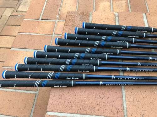 Wow - Callaway irons with graphite shafts and nie grips - Good value