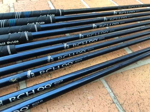 Wow - Callaway irons with graphite shafts and nie grips - Good value