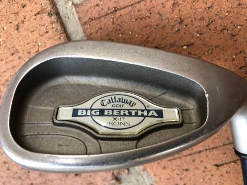 Wow - Callaway irons with graphite shafts and nie grips - Good value