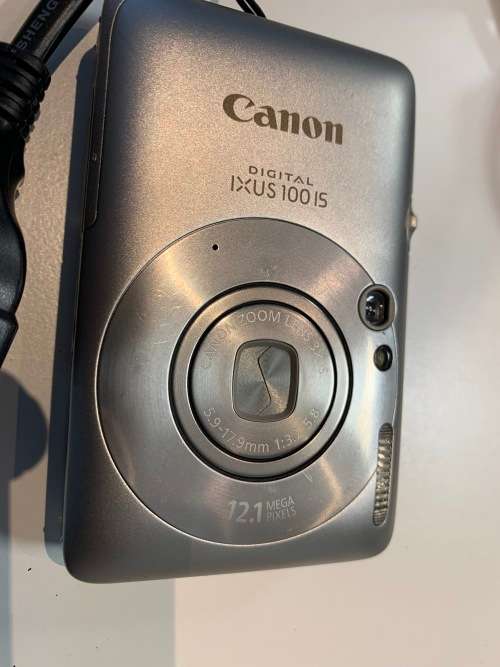Lovely Cannon point and shoot camera Good Value