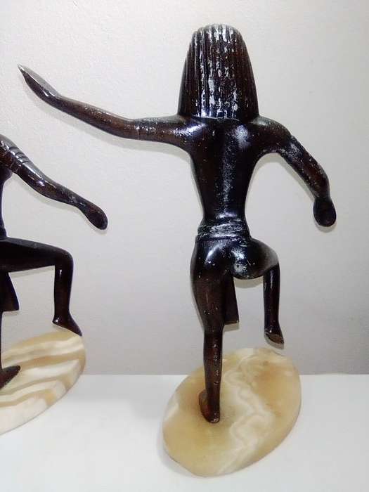 Collector Cleopatras metal vintage statue draped STRIPED HEADCLOTH OR NEMES WHICH WAS WORN BY RULERS