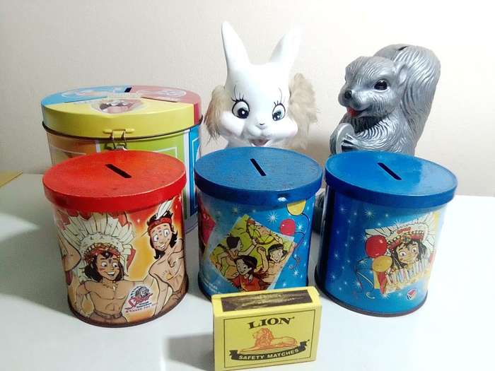 6 Vintage cartoon figures. Money safes. All have been well used. 1 x is Lockable.