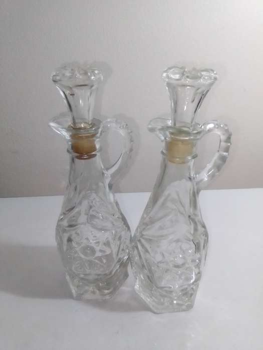 Set of Oil and Vinegar Glass Decanters/Anchor Hocking Oil and Vinegar Set/ Early American Cruets/ Gl