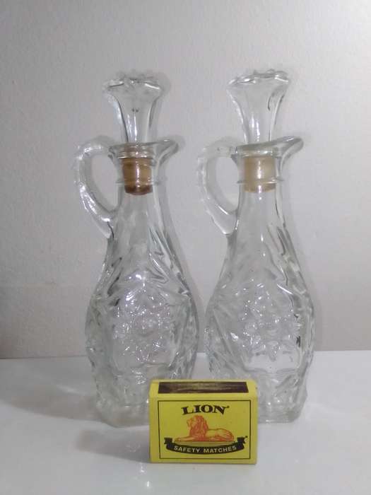 Set of Oil and Vinegar Glass Decanters/Anchor Hocking Oil and Vinegar Set/ Early American Cruets/ Gl