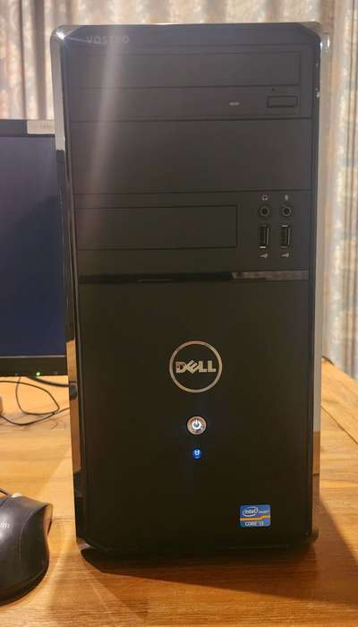 Dell Vostro 270 Desktop PC complete with monitor, keyboard and mouse
