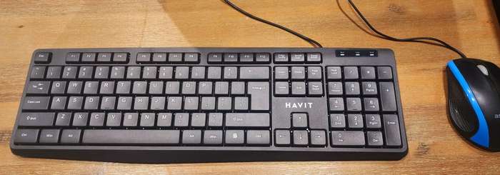Dell Vostro 270 Desktop PC complete with monitor, keyboard and mouse