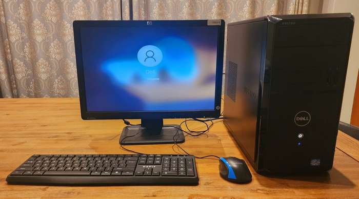 Dell Vostro 270 Desktop PC complete with monitor, keyboard and mouse