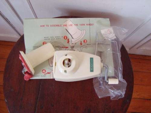 VINTAGE WOOL  WINDER WISK