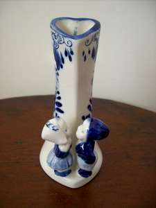 VASE - DUTCH COUPLE FIGURES IN FRONT OF VASE.