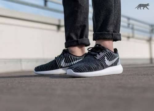 Original Mens Nike ROSHE TWO FLYKNIT - 844833-007 - UK 10 (SA 10)