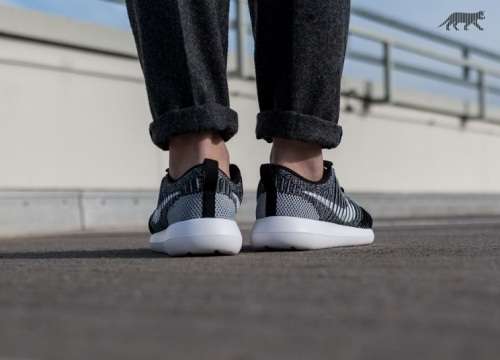 Original Mens Nike ROSHE TWO FLYKNIT - 844833-007 - UK 10 (SA 10)