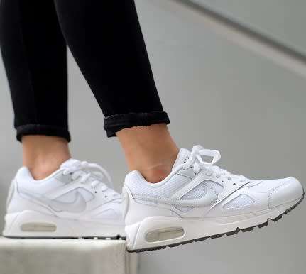 Original Ladies Nike Air Max IVO - 580519-105 - UK 5 (SA 5)
