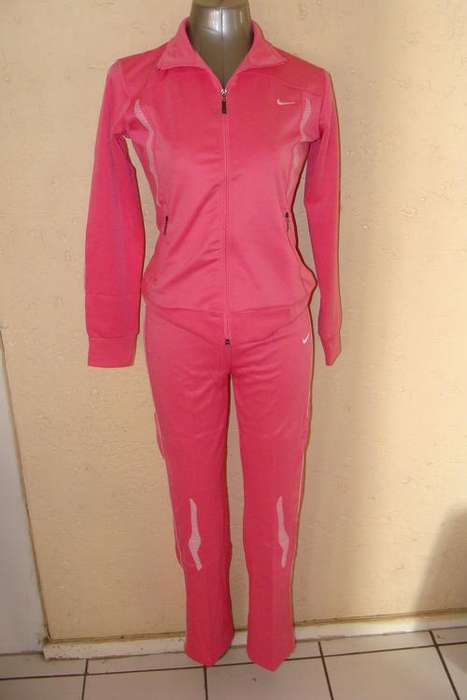 Ladies Winter Authentic Nike Track Suit Large
