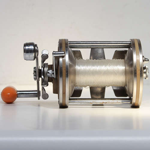 KENCOR FISHING REEL NO. 820M STAINLESS STEEL