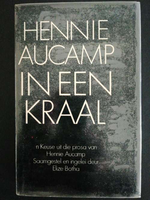 In een kraal, `n keuse uit die prosa van Hennie Aucamp