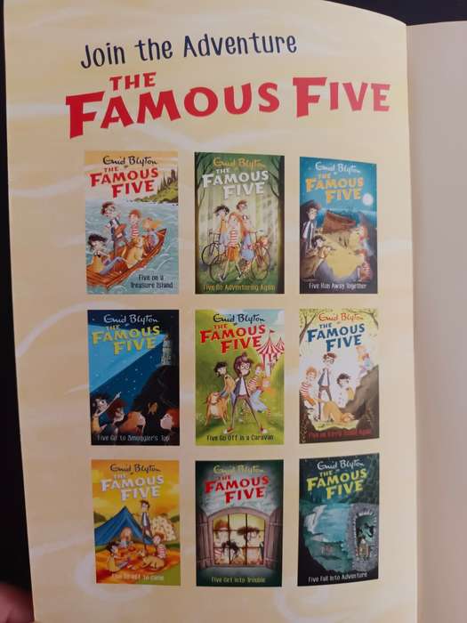 The Famous Five: Five Go to Mystery Moor / Enid Blyton