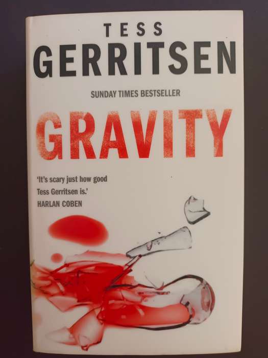 GRAVITY / Tess Gerritsen