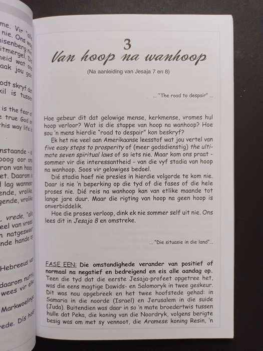 Onder die skewe reenboog / Piet Naude