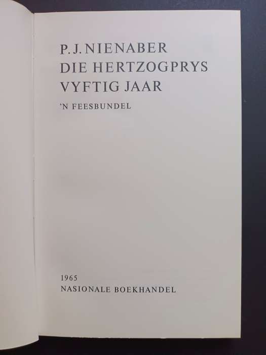 DIE HERTZOGPRYS VYFTIG JAAR / P. J. NIENABER