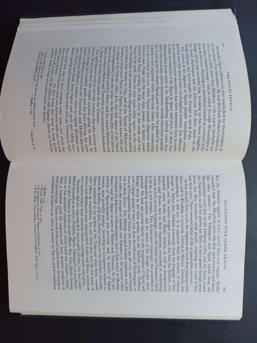 The Oxford History of South Africa I S.A. to 1870 / Edited: Monica Wilson & Leonard Thompson