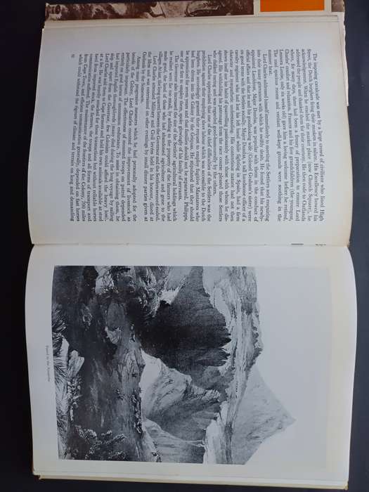Hawk`s Eye / D. E. Rivett-Carnac