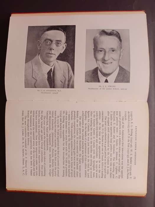 BENEATH THE LION BOLD : THE STORY OF THE GREEN AND SEA POINT BOY`S HIGH SCHOOL / FRANK QUINN