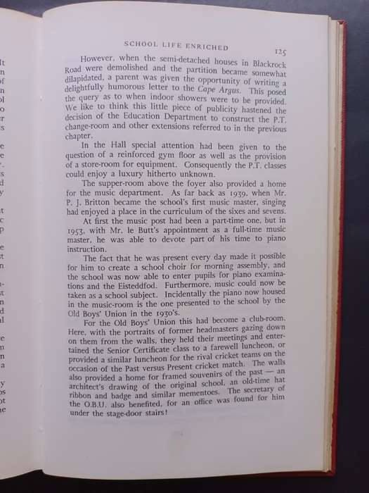 BENEATH THE LION BOLD : THE STORY OF THE GREEN AND SEA POINT BOY`S HIGH SCHOOL / FRANK QUINN