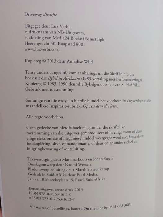 `n Versameling Essays: DRIVEWAY DIVATJIE / Annalise Wiid