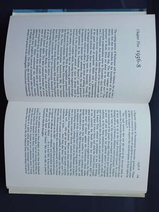 A Cricket in the Thorn Tree: Helen Suzman and the Progressive Party / Joanna Strangwayes-Booth