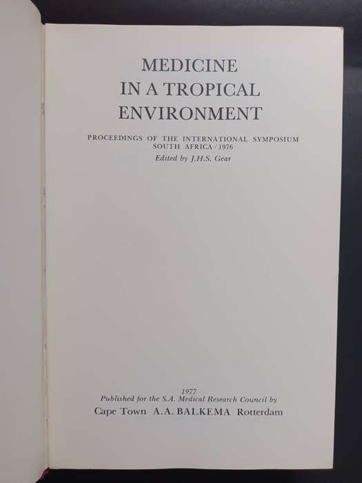 MEDICINE IN A TROPICAL ENVIROMENT / Edited by J. H. S. Gear